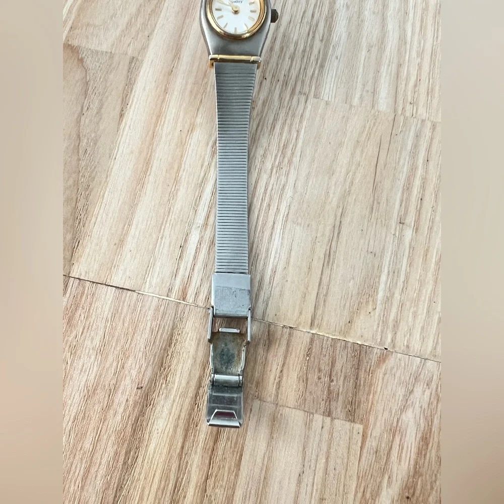 Vintage Bulova ladies silver tone classic watch NEW BATTERY